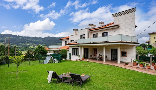 Country House 'Casa La Manzana' with Mountain View, Private Terrace and Wi-Fi