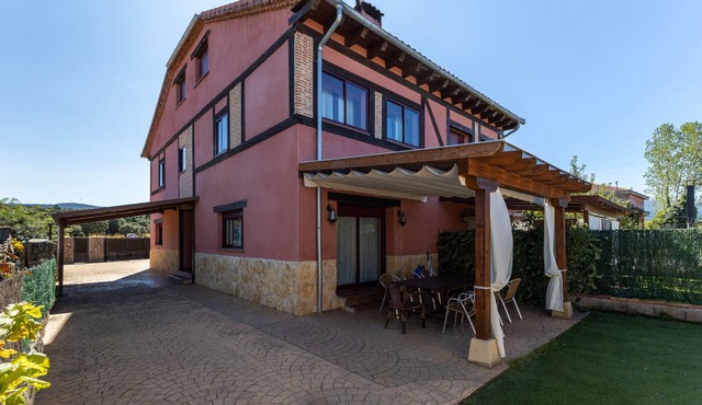 Country House 'Casa Rural Arbana' with Mountain View, Private Pool and Wi-Fi