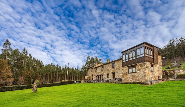 Country House 'Eiron' with Shared Terrace, Private Garden and Wi-Fi