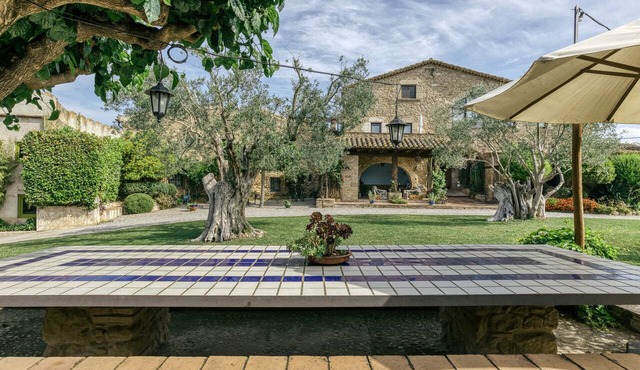Country House 'El Rebost Rural De Can Gat Vell' with Shared Pool, Wi-Fi and Air Conditioning