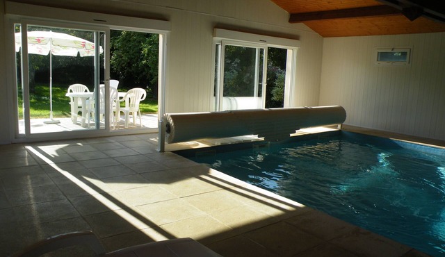 COUNTRY HOUSE, PRIVATE HEATED AND COVERED SWIMMING POOL (INDRE)