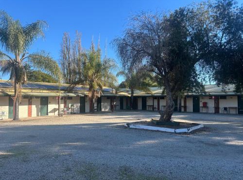 Country roads motor inn Tooleybuc