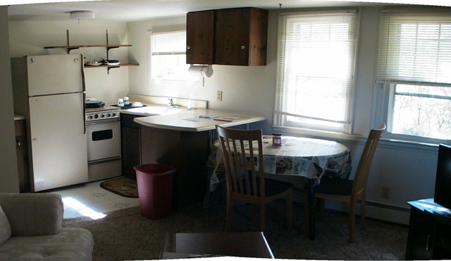 Country setting 2 Bedroom apartment short term vacation rental.