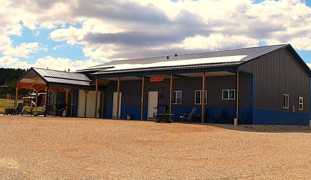 Country setting near Custer, Wi-Fi, AC, pet friendly. No cleaning fee.