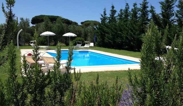 country villa with private pool between Bolgheri & Castagneto 5 km from the sea