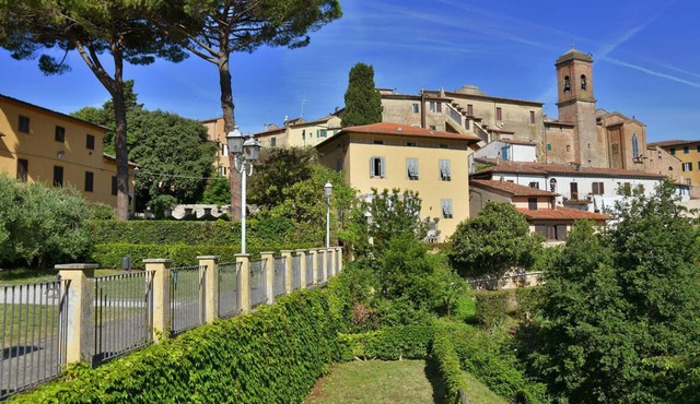 Countryside villa in Tuscany with swimming pool