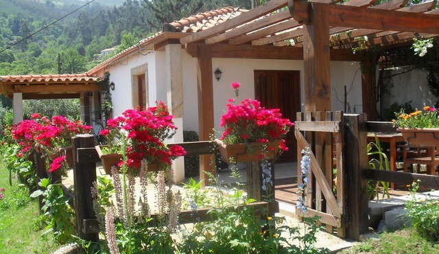 Countryside Cottage with Private Terrace