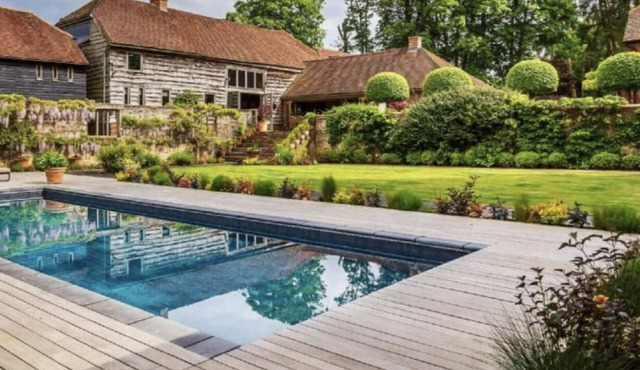 countryside Luxury Barns & Spa estate Pool Sauna gym in Surrey 1 hour to London