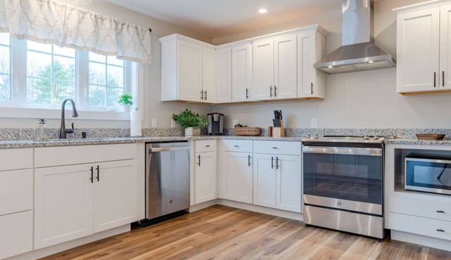 Countryside Oasis: Charming 1BR Farmhouse Getaway