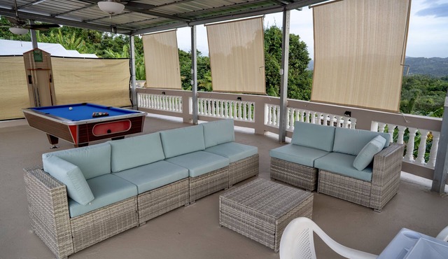 Countryside Paradise: Enjoy this fabulous home with lots of room for fun.