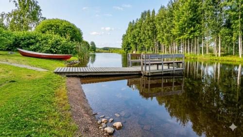 Countryside riverside cabin for both winter and summer