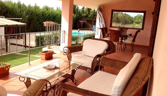 Countryside Villa with swimming pool. Bedrooms all Ensuite.