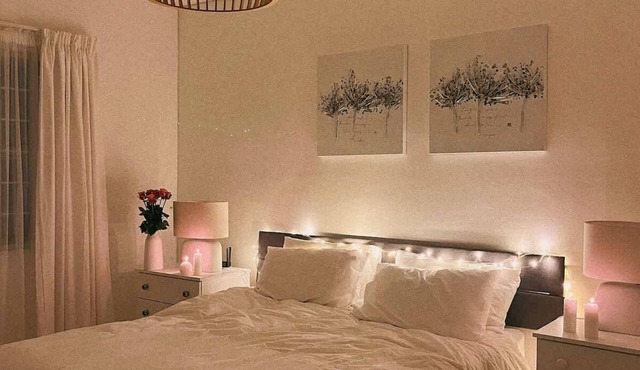 Couples getaway with jetted bath & views