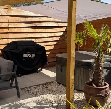 Couples Spring Break With Alpacas & Private Hot Tub in the Quaint Dorset Countryside with BBQ