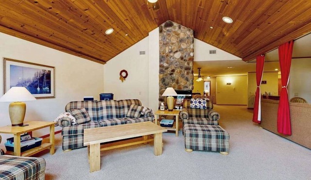 Course View Condo, with Jetted Tub, Fireplace, Shared Pool & Resort Amenities