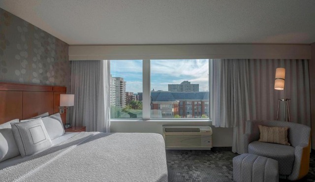 Courtyard by Marriott Bethesda Chevy Chase