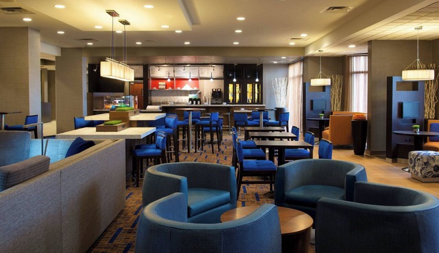 Courtyard by Marriott Bloomington