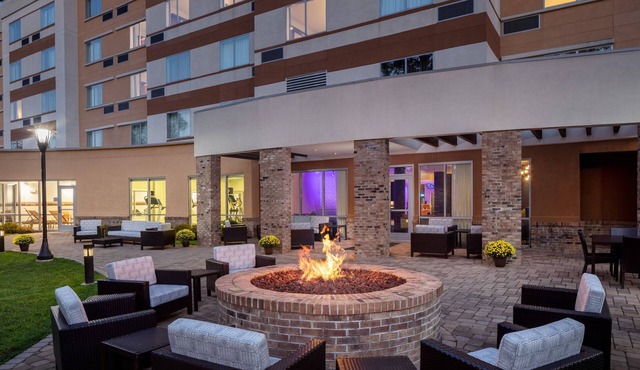 Courtyard by Marriott Charleston Downtown/Civic Center