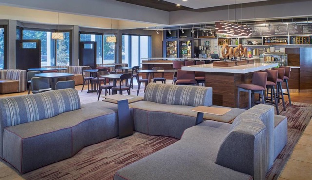 Courtyard by Marriott Detroit Warren