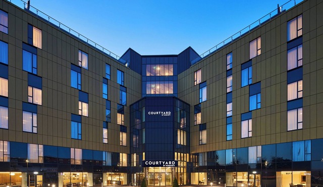 Courtyard by Marriott London Heathrow Airport
