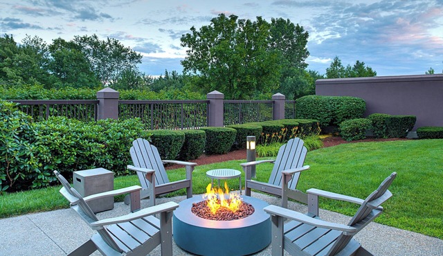 Courtyard by Marriott Manchester - Boston Regional Airport