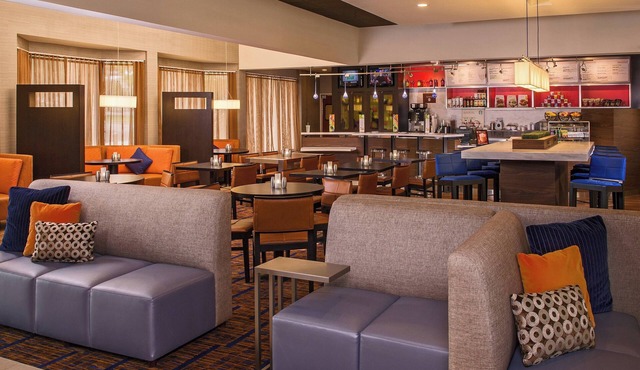 Courtyard by Marriott Richmond West