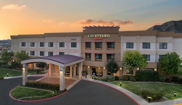 Courtyard by Marriott Santa Clarita Valencia