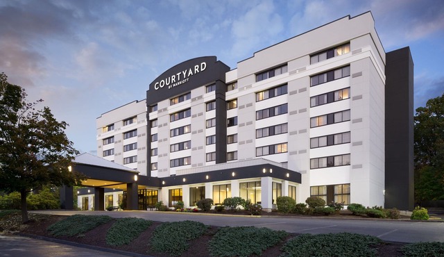 Courtyard By Marriott Shelton