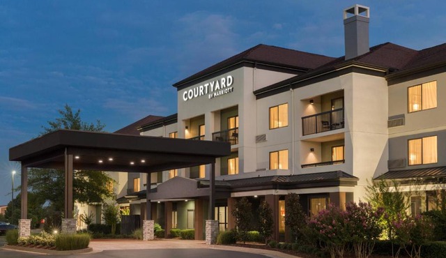 Courtyard by Marriott Tulsa Central