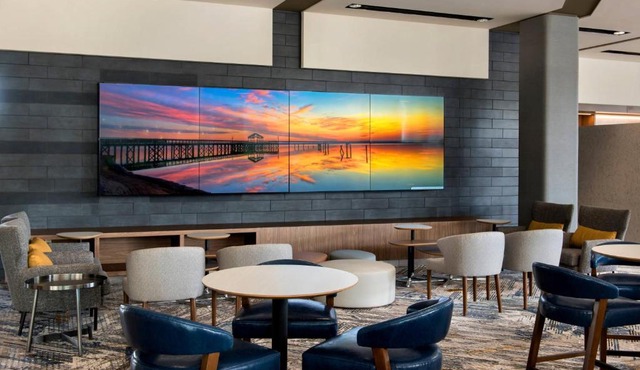 Courtyard by Marriott Philadelphia South at The Navy Yard