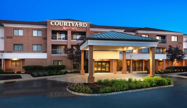 Courtyard by Marriott West Orange