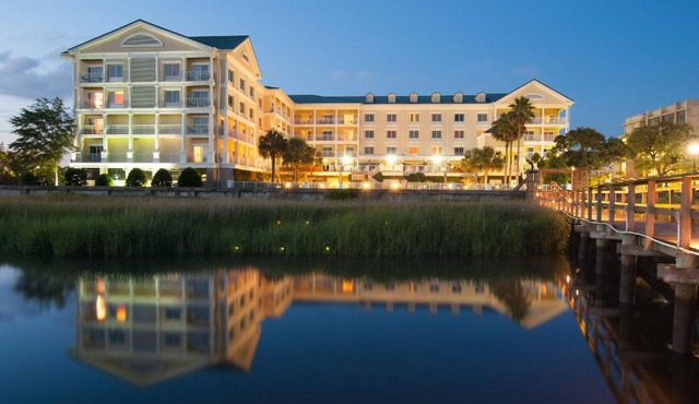 Courtyard Charleston Waterfront