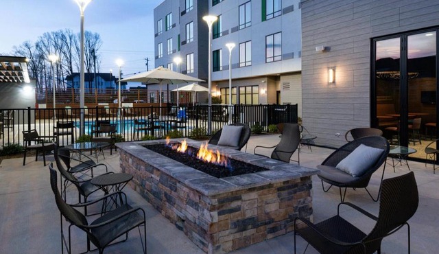 Courtyard Charlotte Steele Creek