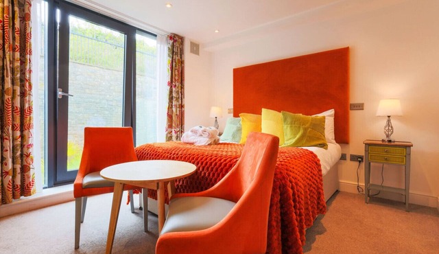 Courtyard Double Room - Penarth Seafront