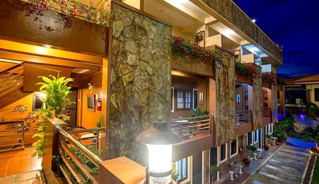 Courtyard Haven: Klibo Escape