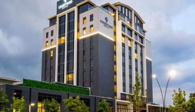 Courtyard Hotel Waterfall City