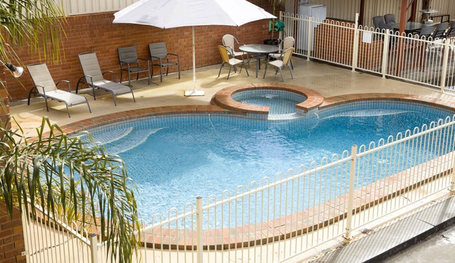 Courtyard Motor Inn