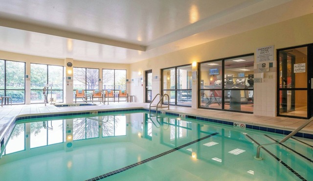 Courtyard Salisbury | 2 Queens | Near Salisbury U, TidalHealth, Pool Fun