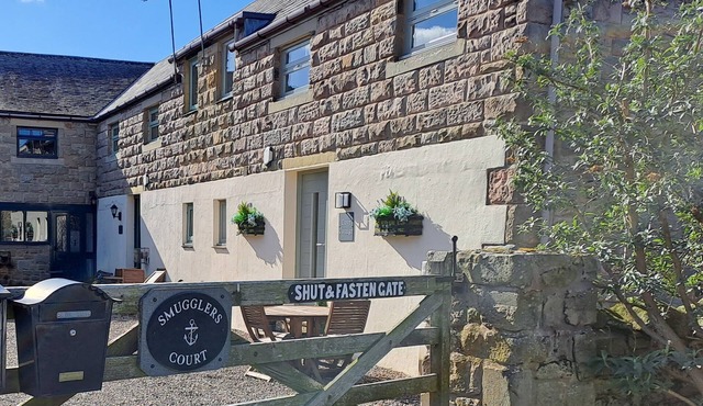Cove Cottage - charming quiet barn conversion near the sea Budle Bay, Waren Mill
