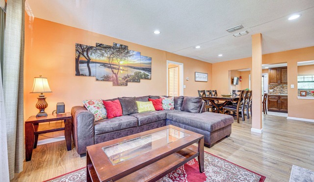 Covered Deck, Large Yard! Pet-Friendly Jax Escape!