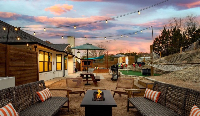 Cowboy Ridge - Luxe & Serene Gem: Heated Pool - Games - Fire Pits - Sleeps 12