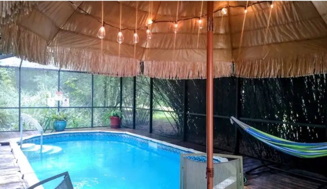 "Cowboy's Cabana" - Detached Suite w/ Pool & Porch