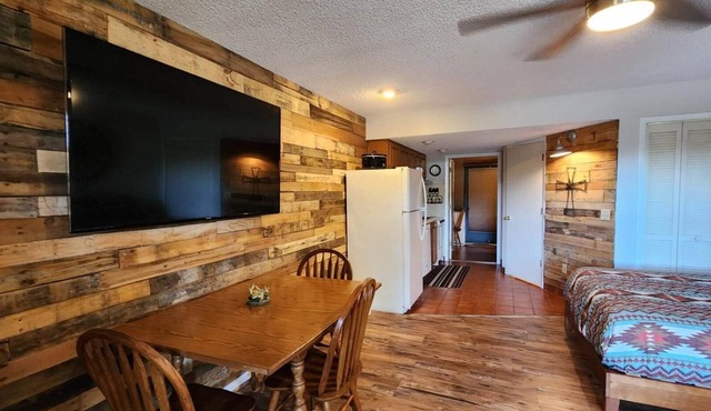 Cowboy Up! River Ranch Ground Floor Cottage w Porch! 162