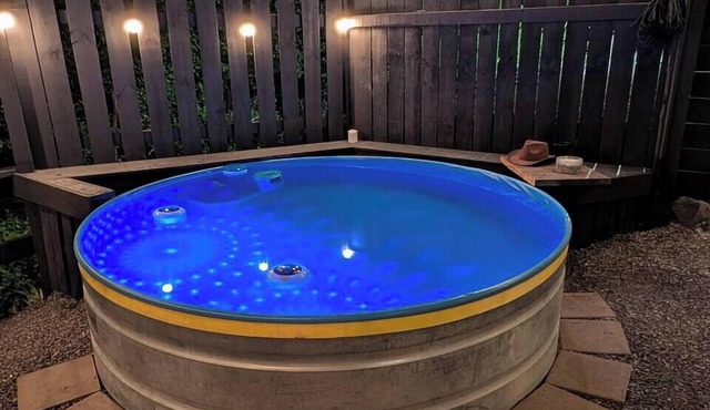 Cowboys Cottage Near Smokies Cowboy Hot Tub