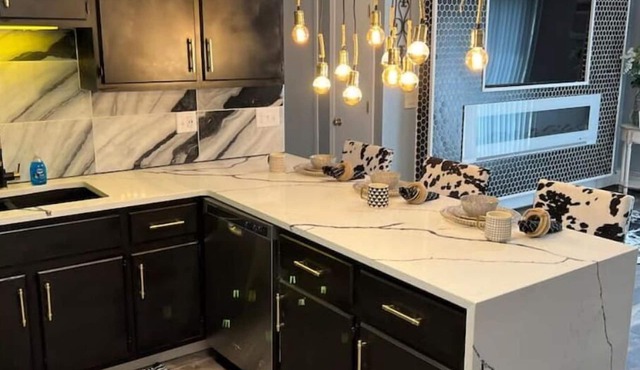 Cowchella luxury penthouse w/garage & fireplace