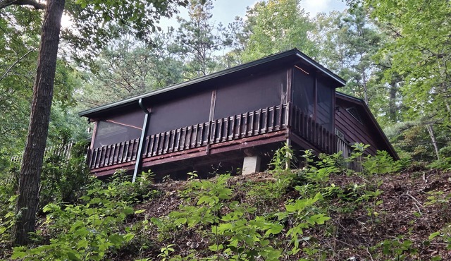 Cowee Valley Rustic Cabin Getaway