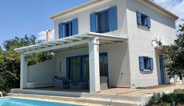 cozi villa w/firepit, ideal for family vacation, with exceptional view