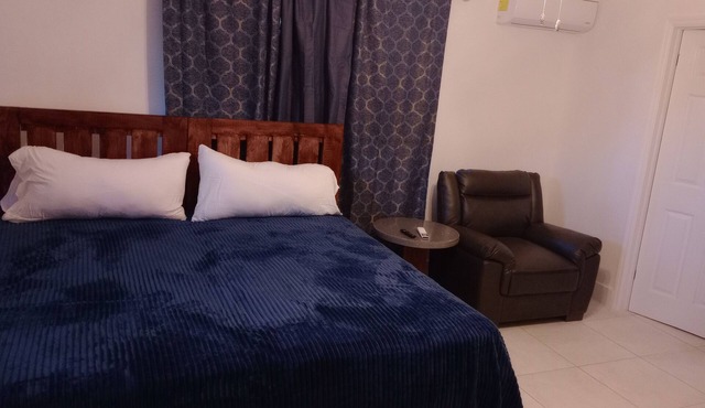 Cozy 1-bedroom apartment with WiFi, AC in charming Marsh Harbour