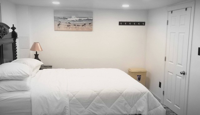 Cozy 1-bedroom apartment in charming Schenectady just renewed has AC HEAT WIFI