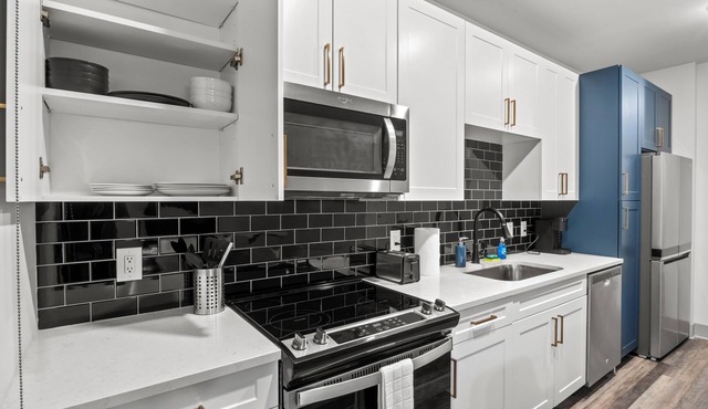 Cozy 1-bedroom apartment in midtown Nashville with fitness room, pool and WiFi